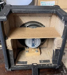Inside the Vox DA5